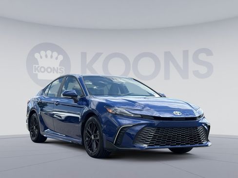 Used 2025 Toyota Camry SE w/ Multimedia Upgrade Package FWD image 10