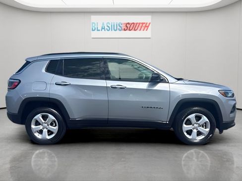 Used 2022 Jeep Compass Latitude AWD/4WD image 2