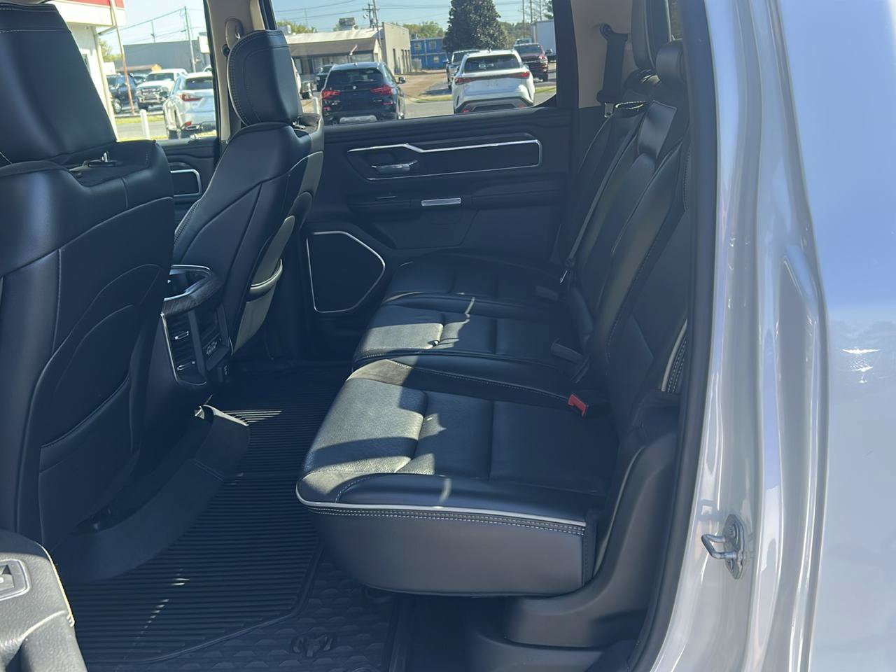 Used 2019 RAM 1500 Laramie AWD/4WD image 12
