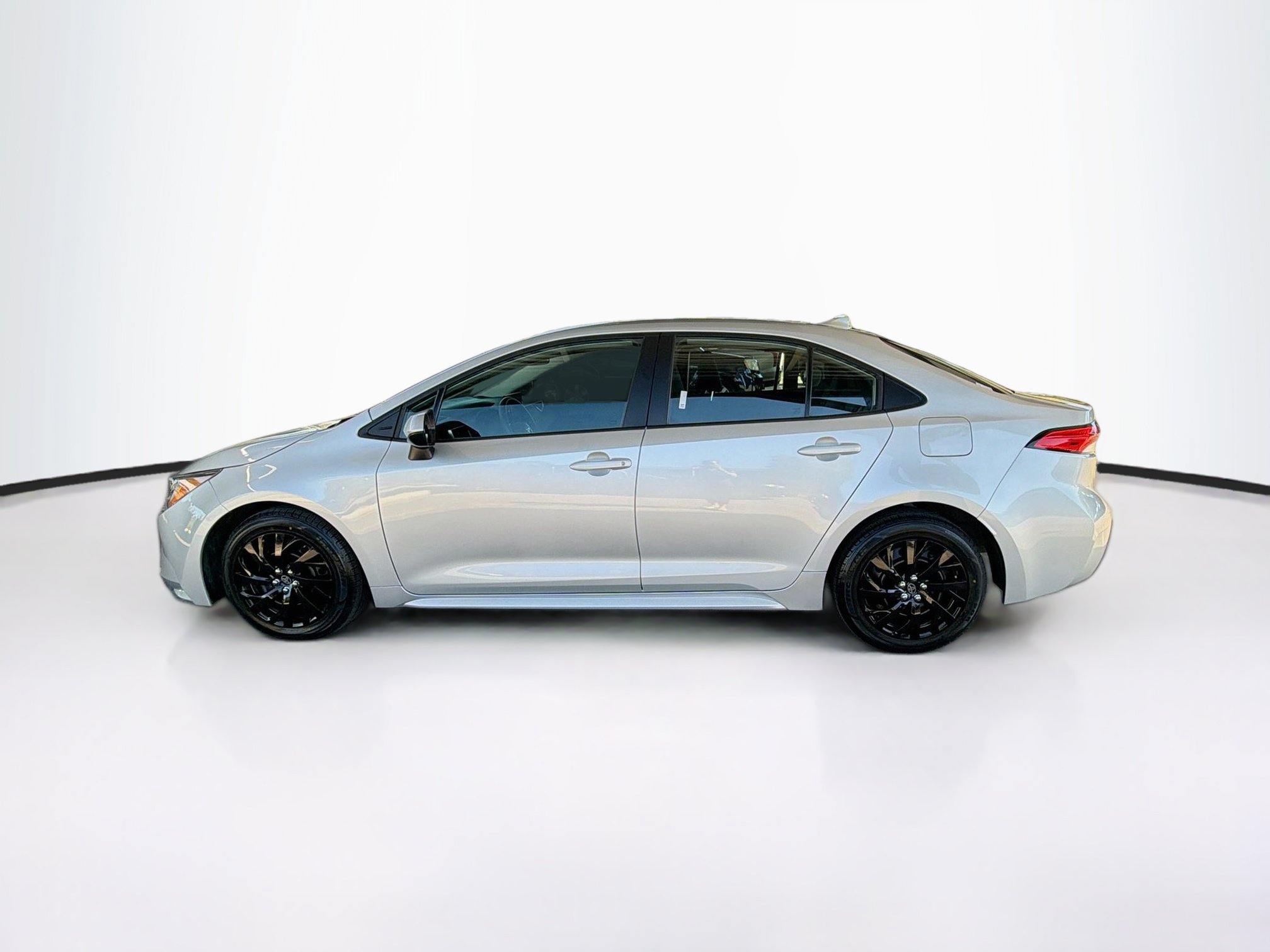 Used 2024 Toyota Corolla LE FWD image 4