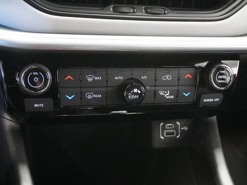 New 2026 Jeep Compass Limited image 25