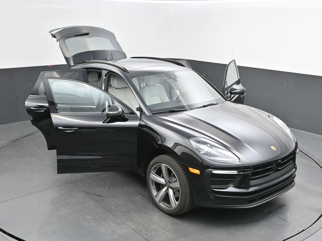 Certified 2026 Porsche Macan AWD/4WD image 42