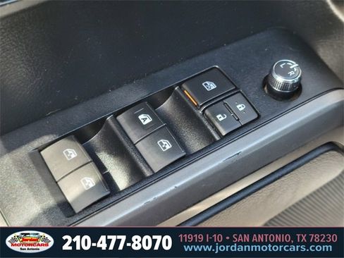 Used 2018 Toyota Tacoma SR5 w/ Exterior Package image 17