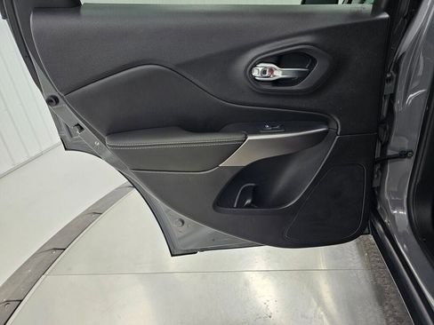 Used 2021 Jeep Cherokee Latitude image 21