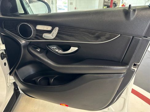 Used 2018 Mercedes-Benz GLC 300 4MATIC image 27