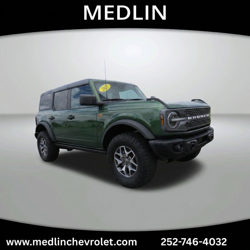 Used 2025 Ford Bronco Badlands AWD/4WD image 3