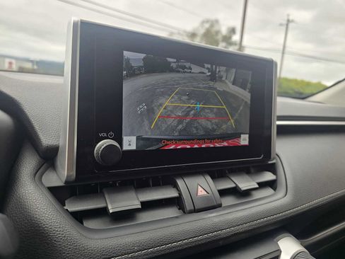 Used 2024 Toyota RAV4 XLE AWD/4WD image 28