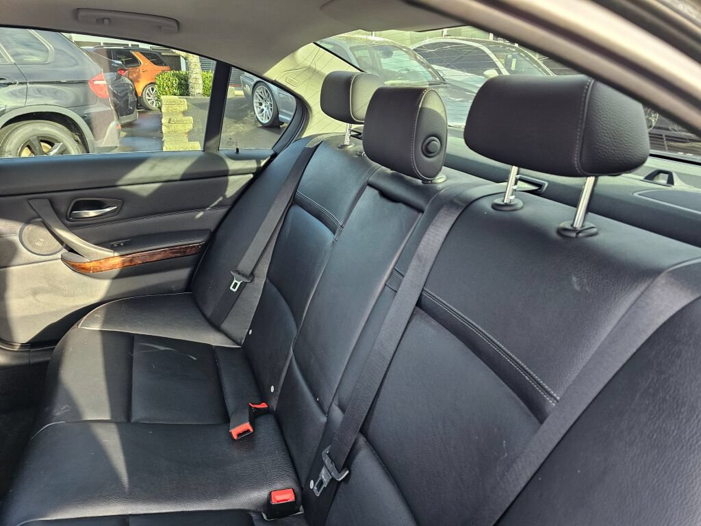 Used 2011 BMW 335i xDrive Sedan AWD/4WD image 16