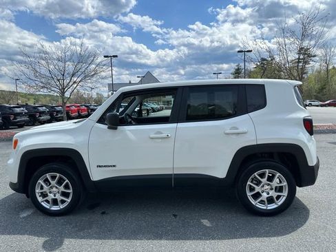 Used 2023 Jeep Renegade Latitude AWD/4WD image 2