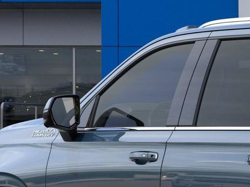 New 2026 Chevrolet Suburban High Country AWD/4WD image 36