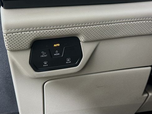 Used 2024 Volkswagen Atlas SE FWD image 17
