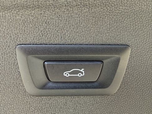 Used 2025 BMW iX xDrive50 w/ Sport Package image 16