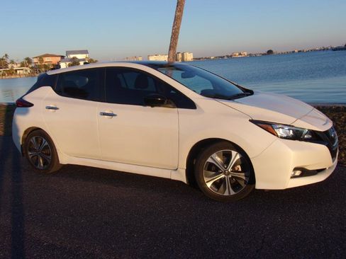Used 2020 Nissan Leaf SV w/ SV Technology Package image 10
