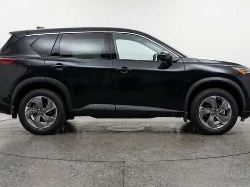 Used 2025 Nissan Rogue SV FWD image 11