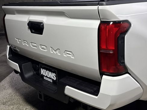 Used 2025 Toyota Tacoma SR5 image 29