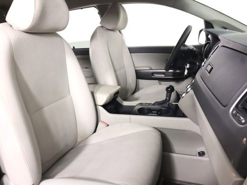 Used 2016 Kia Sedona LX w/ LX Convenience Package image 36