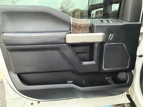 Used 2017 Ford F250 Lariat w/ Chrome Package image 12