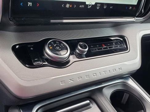 New 2025 Ford Expedition Active image 27