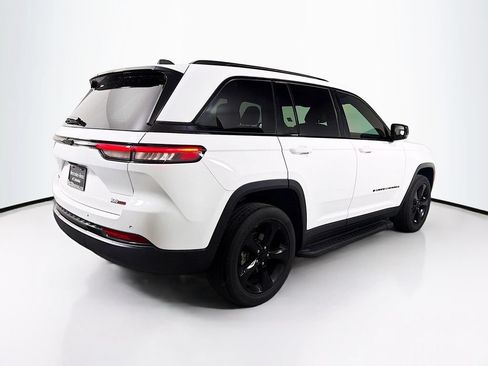 Used 2023 Jeep Grand Cherokee Altitude AWD/4WD image 7