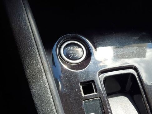 Used 2021 Nissan Versa S FWD image 29
