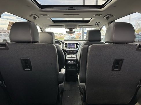 Used 2023 GMC Acadia SLT w/ Technology Package image 19
