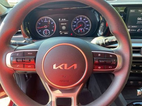 Used 2022 Kia K5 LXS FWD image 17