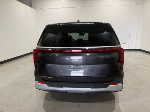 Used 2025 Kia Carnival FWD image 7