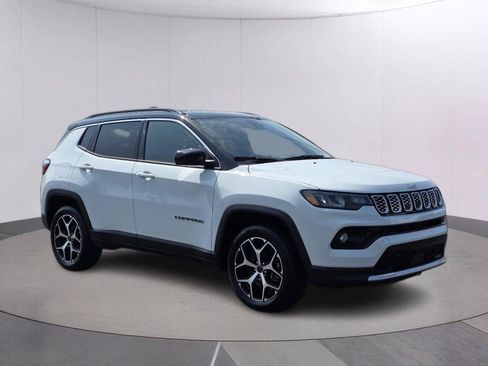 Certified 2025 Jeep Compass Limited AWD/4WD image 3