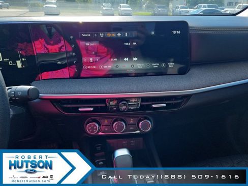 Used 2025 Nissan Kicks SV w/ Illumination Package FWD image 15