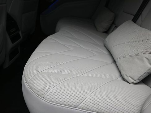 Certified 2023 BMW XM AWD/4WD image 16