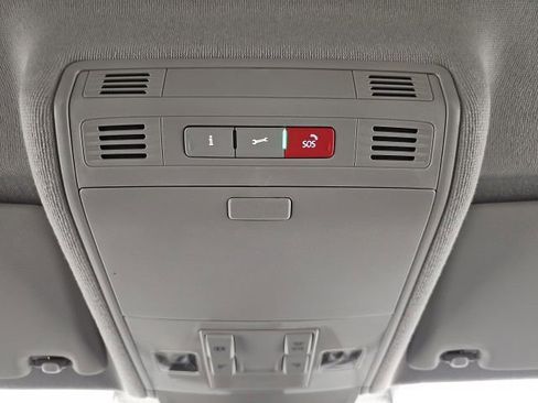 Used 2022 Volkswagen Tiguan SE image 27