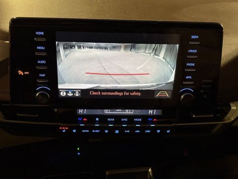 Used 2024 Toyota Sienna Platinum image 30