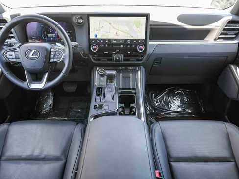Used 2025 Lexus GX 550 AWD/4WD image 13