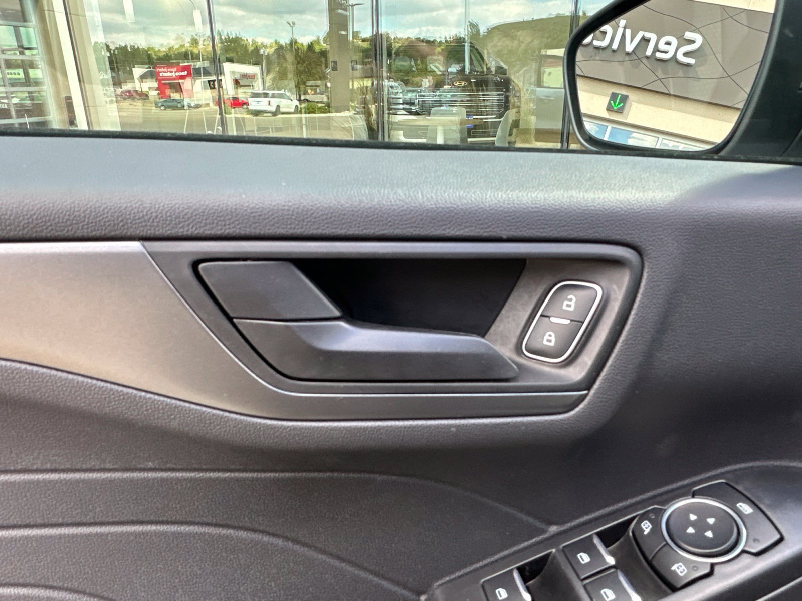 Used 2025 Ford Escape Active AWD/4WD image 18
