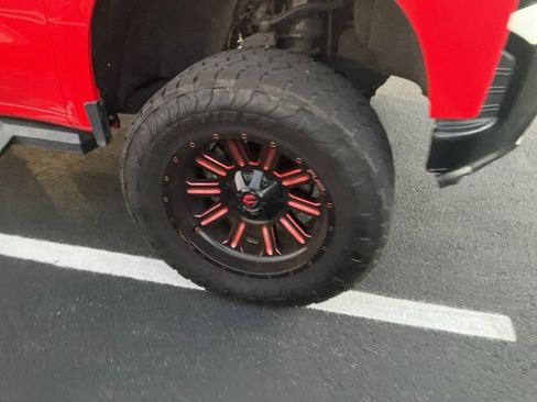 Used 2020 Chevrolet Silverado 1500 LT Trail Boss image 3