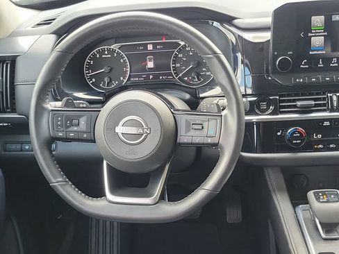 Used 2025 Nissan Pathfinder SL AWD/4WD image 24