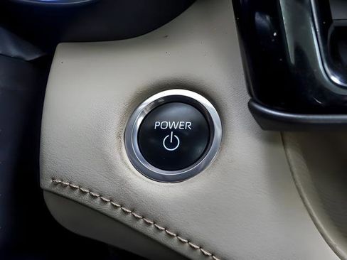 Used 2024 Toyota Highlander XLE image 18