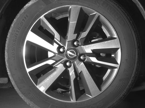 Used 2025 Nissan Versa SV FWD image 13