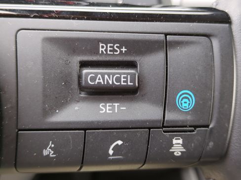 Used 2024 Nissan Rogue SL AWD/4WD image 25