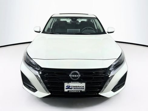 Used 2025 Nissan Altima 2.5 SV w/ SV Special Edition Package AWD/4WD image 2