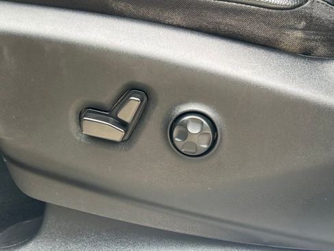 Used 2022 Chrysler Pacifica Touring-L FWD image 27
