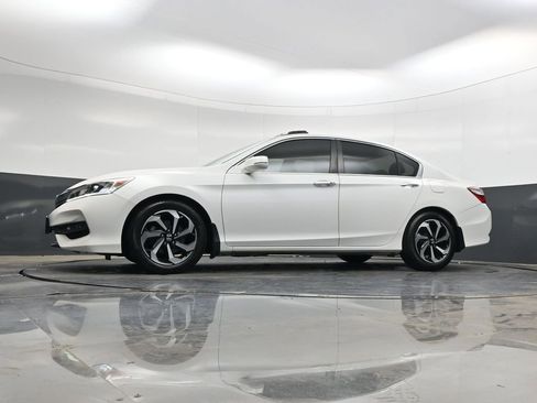 Used 2017 Honda Accord EX image 26