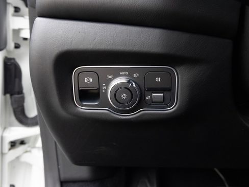 Used 2021 Aston Martin V8 Vantage Coupe image 20