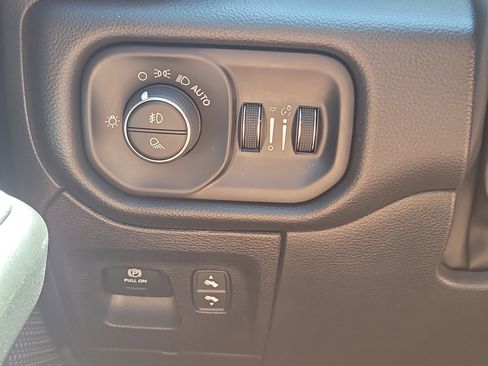 Used 2025 RAM 1500 Big Horn AWD/4WD image 29
