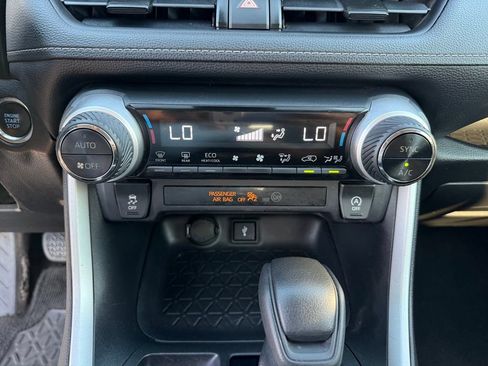 Used 2020 Toyota RAV4 XLE FWD image 21
