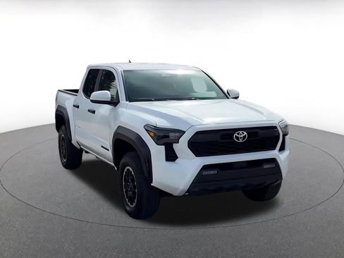 Used 2025 Toyota Tacoma TRD Off-Road AWD/4WD image 3