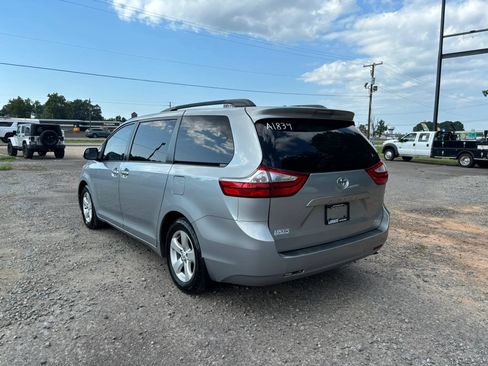 Used 2015 Toyota Sienna LE FWD image 3