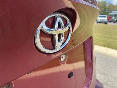Used 2018 Toyota C-HR XLE image 10