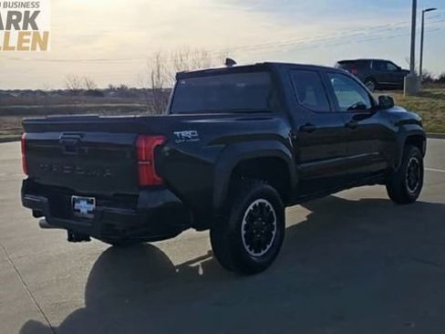 Used 2025 Toyota Tacoma TRD Off-Road AWD/4WD image 8