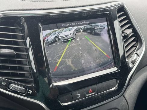Used 2019 Jeep Cherokee Limited AWD/4WD image 25